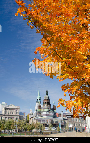 Canada, Quebec, Montreal. Fall foliage view of historic Marguerite Bourgeoys Museum and Notre-Dame-de-Bon-Secours Chapel. Stock Photo