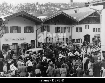 festivities, carnival at Partenkirchen, 'shaking the bells' at Mittenwald, procession and viewers, Mittenwald, circa 1965, Additional-Rights-Clearences-Not Available Stock Photo