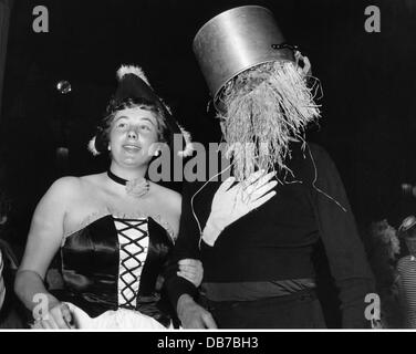 festivities, carnival, feast of the 'Damische Ritter' corporation, costumed couple, Löwenbräukeller, Munich, 1957, Additional-Rights-Clearences-Not Available Stock Photo