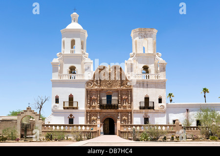 SAN XAVIER DEL BAC MISSION TUCSON ARIZONA USA Stock Photo - Alamy