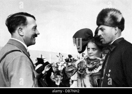 Hitler, Adolf, 20.4.1889 - 30.4.1945, German politician (NSDAP), Chancellor of the Reich 30.1.1933 - 30.4.1945, during Reich Harvest Festival, Bückeberg, 30.9.1934, talking with farmers, Stock Photo
