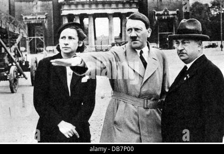 Hitler, Adolf, 20.4.1889 - 30.4.1945, German politician (NSDAP), Chancellor of the Reich 30.1.1933 - 30.4.1945, with the architect Gerdy Troost and Leonhard Gall, Koenigsplatz, Munich, 1934, Stock Photo