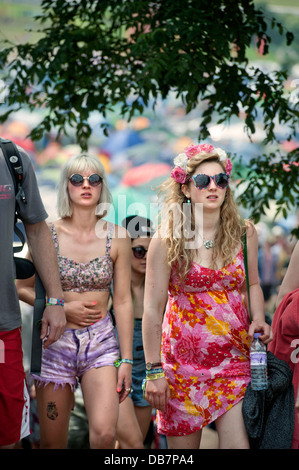 Glastonbury Festival 2013 UK - Young music fans head to the arena. Stock Photo