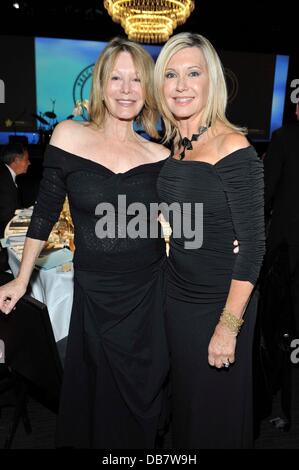 Olivia Newton-John with her sister Rona Newton-John and Rona's daughter