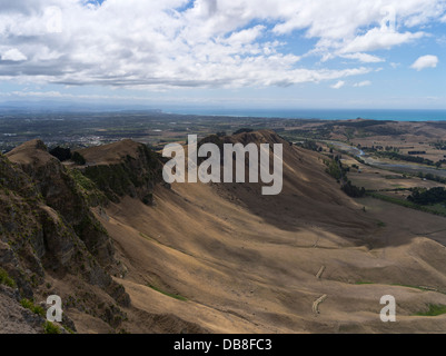dh Te mata Peak HAWKES BAY NEW ZEALAND View of dry summer countryside Te Mata hill range