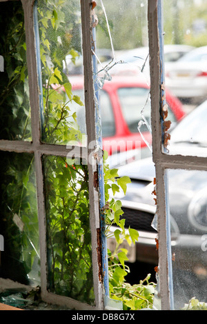 A broken window following a burglary Stock Photo - Alamy