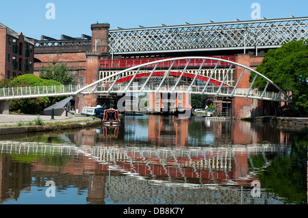 Footbridge over Bridgewater canal, Castlefield, Manchester, UK Stock Photo
