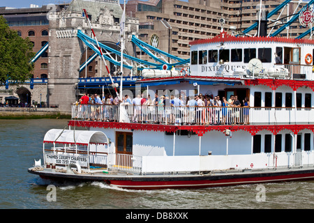 The Dixie Queen River Cruiser Passing Under Tower Bridge, London, England Stock Photo