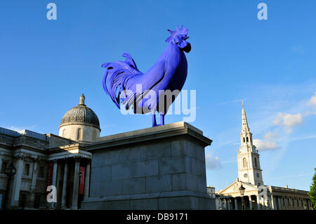 London, UK, 25 July 2013. A giant blue cockerel  erected on fourth Plinth in London's Trafalgar Square. Credit : Yanice Idir / Alamy Live News Stock Photo