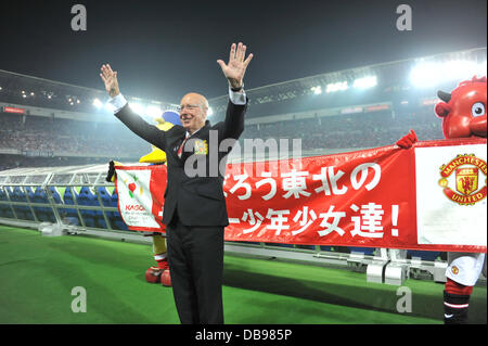 Bobby Charlton, JULY 23, 2013 - Football / Soccer : Manchester United FC director Sir Bobby Charlton waves to fans at halftime during the Manchester United Tour 2013, Kagome Re:Generation Challenge match between Yokohama F Marinos 3-2 Manchester United at Nissan Stadium in Kanagawa, Japan. (Photo by Hitoshi Mochizuki/AFLO) Stock Photo