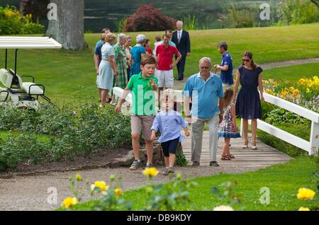 Grasten Palace, Denmark. 26th July, 2013. Princess Mary, Prince Vincent, Princess Josephine, Prince Christian, Princess Isabella, Prince Frederik, Queen Margrethe, Prince Henrik, Princess Alexandra Rosemarie Ingrid Benedikte zu Sayn-Wittgenstein-Berleburg, Count Richard, Countess Ingrid and Princess Benedikte of Denmark pose for the media at Grasten Palace (Denmark), 26 July 2013. Photo: RPE-Albert Ph. van der Werf//dpa Credit:  dpa picture alliance/Alamy Live News Stock Photo