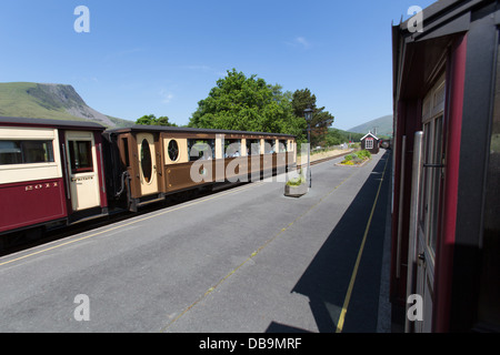 Welsh Highland Railway, Wales. Picturesque view of a steam locomotive leaving Rhyd Ddu railway station. Stock Photo