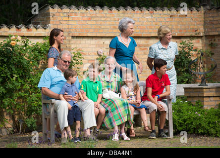 Grasten Palace, Denmark. 26th July, 2013. Denmark, Prince Nikolai and Ex-Queen Anne-Marie of Greece pose for the media during a potosession at Grasten Palace in Denmark. 26th July, 2013. (L-R) Princess Marie, Prince Henrik and little Prince Henrik, Prince Christian, Queen Margrethe II. Princess Isabella, Princess Benedikte of Denmark, Prince Nikolai and Ex-Queen Anne-Marie of Greece pose for the media during a potosession at Grasten Palace in Denmark, 26 July 2013. Photo: Patrick van Katwijk/dpa Credit:  dpa picture alliance/Alamy Live News Stock Photo