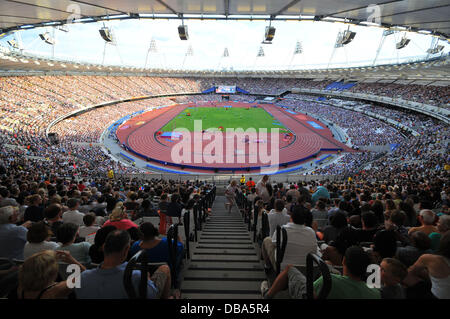 London, UK. 26th July 2013. The Queen Elizabeth Stadium is full before the at the London Anniversary Games Diamond League Athletics meeting, July 26th 2013 Credit:  Martin Bateman/Alamy Live News Stock Photo