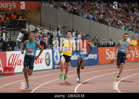 London, UK. 26th July, 800m mens race in action, Job Kinyor (centre) from Kenya in action, 12 athletes race in the 800m Anniversary Games British Athletics, London. 2013. Photo: Credit: Rebecca Andrews/Alamy Live News Stock Photo