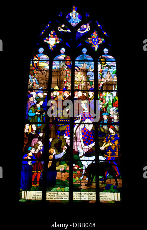 Dinan: Glasfenster in der Kirche St. Malo Stock Photo