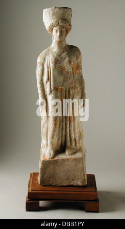 Pyramidal Female Figure This sculpture of a female figure emphasizes anatomical form, artistic ...
