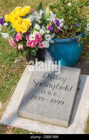 Dusty Springfield memorial in St.Mary's churchyard, Henley-on-Thames Stock Photo