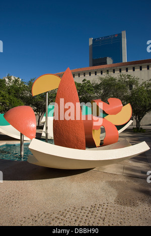 DROPPED BOWL WITH SCATTERED ORANGE SLICES AND PEELS FOUNTAIN METRO DADE PARK MIAMI FLORIDA USA Stock Photo