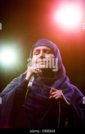 Malmesbury, Wiltshire, UK. 27th July, 2013. Malouma Mint Meidah performs at WOMAD festival in Charlton Park near Malmesbury in Wiltshire. The world music festival attracts nearly 40,000 people to the rural location. 27 July 2013 Credit:  Adam Gasson/Alamy Live News Stock Photo