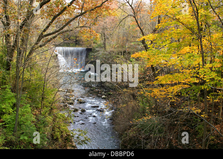 Cedar Cliff Falls In Autumn, A Water Fall On The Little Miami River At Cedarville Near Clifton Gorge, Southwestern Ohio, USA Stock Photo