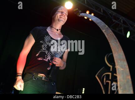 Singer Holly Loose of the band Letzte Instanz is pictured on a stage of the Greenville Festival in Paaren im Glien, Germany, 27 July 2013. The music festival is featured between 26. and 28 July 2013 near Berlin. Photo: Britta Pedersen Stock Photo