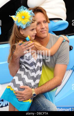 Los Angeles, CA. 28th July, 2013. Larry Birkhead, Dannielynn Marshall at arrivals for THE SMURFS 2 Premiere, Regency Village Theatre in Westwood, Los Angeles, CA July 28, 2013. Photo By: Dee Cercone/Everett Collection/Alamy Live News Stock Photo