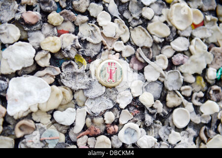 Chewing gum covers a segment of the Berlin Wall at Potsdamer Platz in Berlin, Germany, 26 July 2013. People stick their used chewing gum onto this part of the former Berlin Wall. Photo: RAINER JENSEN Stock Photo