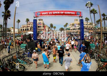 Huntington Beach, CA, USA. 28th July, 2013. July 28, 2013: The crowd at the Vans US Open of Surfing competition being held at Huntington Beach, CA. Credit:  csm/Alamy Live News Stock Photo