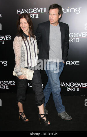 Jason Bateman with wife Amanda Anka Los Angeles Premiere of 'The Hangover Part II' held at Grauman's Chinese Theatre Hollywood, California - 19.05.11 Stock Photo