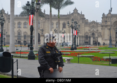 Peruvian military presence in front of the Presidential palace, Plaza de Armas, Lima, Peru Stock Photo