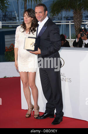 Jean Dujardin and Berenice Bejo at a photocall for the film 'The artist ...