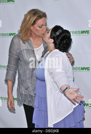 Judy Gold, Nikki Blonsky  Bette Midler's New York Restoration Project's tenth annual Spring Picnic at Gracie Mansion  New York City, USA - 25.05.11 Stock Photo