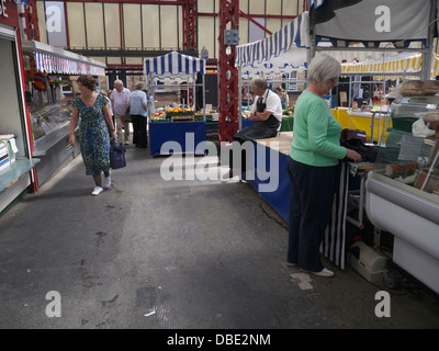 Shoppers browsing in Altrincham Market Stock Photo
