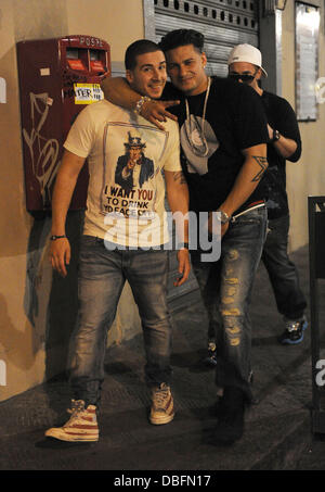 Paul 'Pauly D' DelVecchio and Vinny Guadagnino  Jersey Shore cast members spend the night together as one happy family at Moyo cocktail bar, minus Snooki, who did not want to leave the house. The night soon went sour, with Ronnie and Sammi having a big argument, leading to Sammi storming off with JWoww in tow. Ronnie didn't seem to care one bite, and had a great time, lifting his s Stock Photo