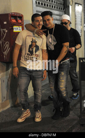 Paul 'Pauly D' DelVecchio and Vinny Guadagnino  Jersey Shore cast members spend the night together as one happy family at Moyo cocktail bar, minus Snooki, who did not want to leave the house. The night soon went sour, with Ronnie and Sammi having a big argument, leading to Sammi storming off with JWoww in tow. Ronnie didn't seem to care one bite, and had a great time, lifting his s Stock Photo