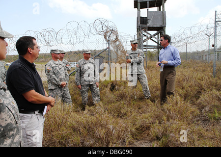 Former Guantanamo Bay prison commander, Ret. Col. Terry Carrico, speaks with the Joint Task Force Guantanamo Bay Joint Detention Stock Photo