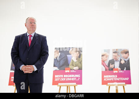 Berlin, Germany. 30 July, 2013. SPD Chancellor candidate Peer Steinbrück and SPD General Secretary Andrea Nahles have introduced the important parts of the SPD election campaign for the parliamentary elections in 2013 in Berlin. / Picture: Peer Steinbrueck (SPD), SPD chancellor candidate, and the new placcard of the SPD for the  German Federal Parliament election 2013 in Berlin. Credit:  Reynaldo Chaib Paganelli/Alamy Live News Stock Photo