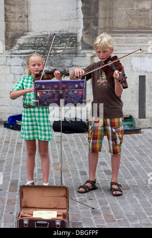 Young violist buskers playing the violin on street for money Stock Photo