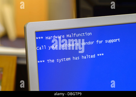 Hardware Malfunction computer error message Stock Photo