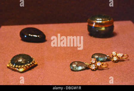 Istanbul Turkey Topkapi Palace Museum Emerald And Diamond Earrings And Artifacts Stock Photo