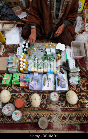 Man selling traditional medicine at Douz weekly market Stock Photo