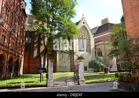 Farm Street Church and Mount Street Gardens in Mayfair, London Stock Photo