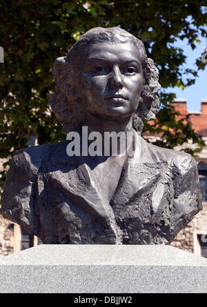 Statue commemorating  Violette Szabo, and members of the SOE, on the  Albert Embankment, Lambeth, London. Stock Photo