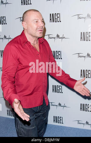 Thierry Mugler Eva Mendes reveals her new campaign for Angel by Thierry Mugler - Arrivals New York City, USA - 23.06.11 Stock Photo