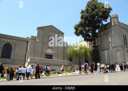 Atmosphere Michael Jackson fans from all around the world visit Forest Lawn Memorial Park in Glendale to pay tribute to the star on the second year anniversary of his death Los Angeles, California - 25.06.11 Stock Photo