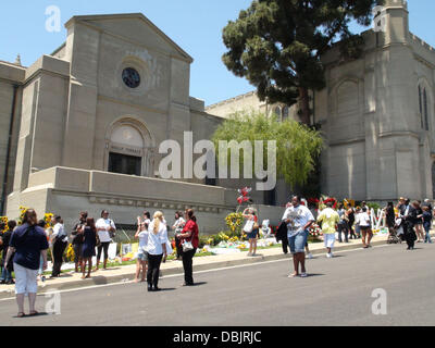 Atmosphere Michael Jackson fans from all around the world visit Forest Lawn Memorial Park in Glendale to pay tribute to the star on the second year anniversary of his death Los Angeles, California - 25.06.11 Stock Photo