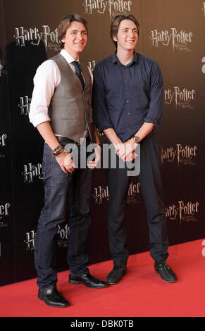 JAMES & OLIVER PHELPS HARRY POTTER FILM PREMIER ODEON LEICESTER SQUARE ...