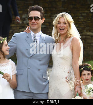 Kate Moss and Jamie Hince Wedding - Oxfordshire Stock Photo - Alamy