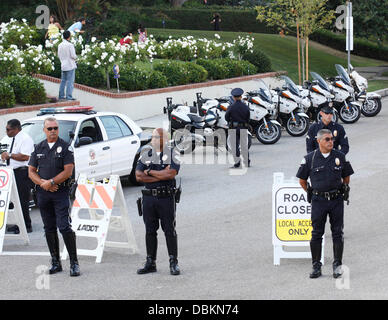 Atmosphere  Security ahead of the arrival of Prince William, Duke of Cambridge and Catherine, Duchess of Cambridge aka Kate Middleton  Los Angeles, California - 08.07.11 Stock Photo